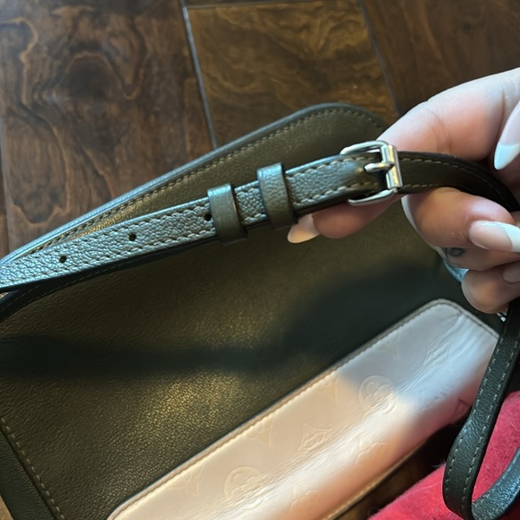 LOUIS VUITTON | LV | Very Calfskin Leather Saddle Shoulder Bag Khaki Green Purse - Picture 8 of 8